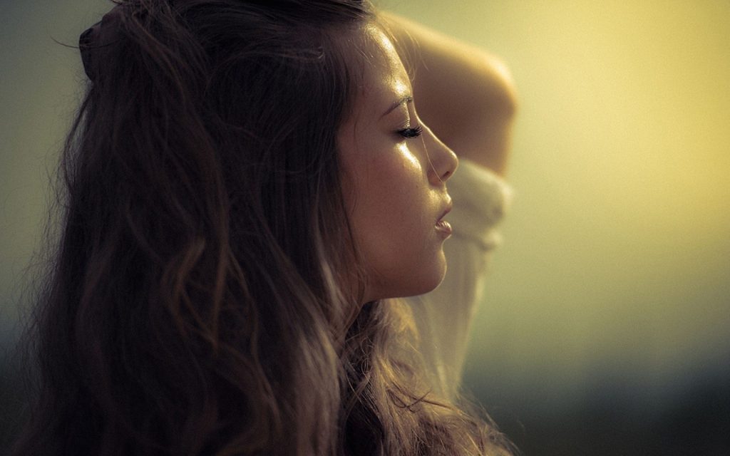 pretty-girl-enjoy-sun